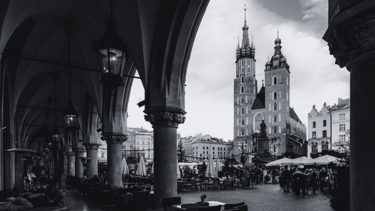 krakow-bw-scaled