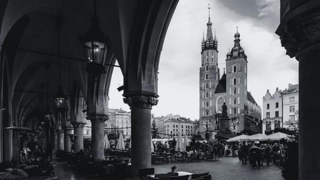 krakow-bw-scaled